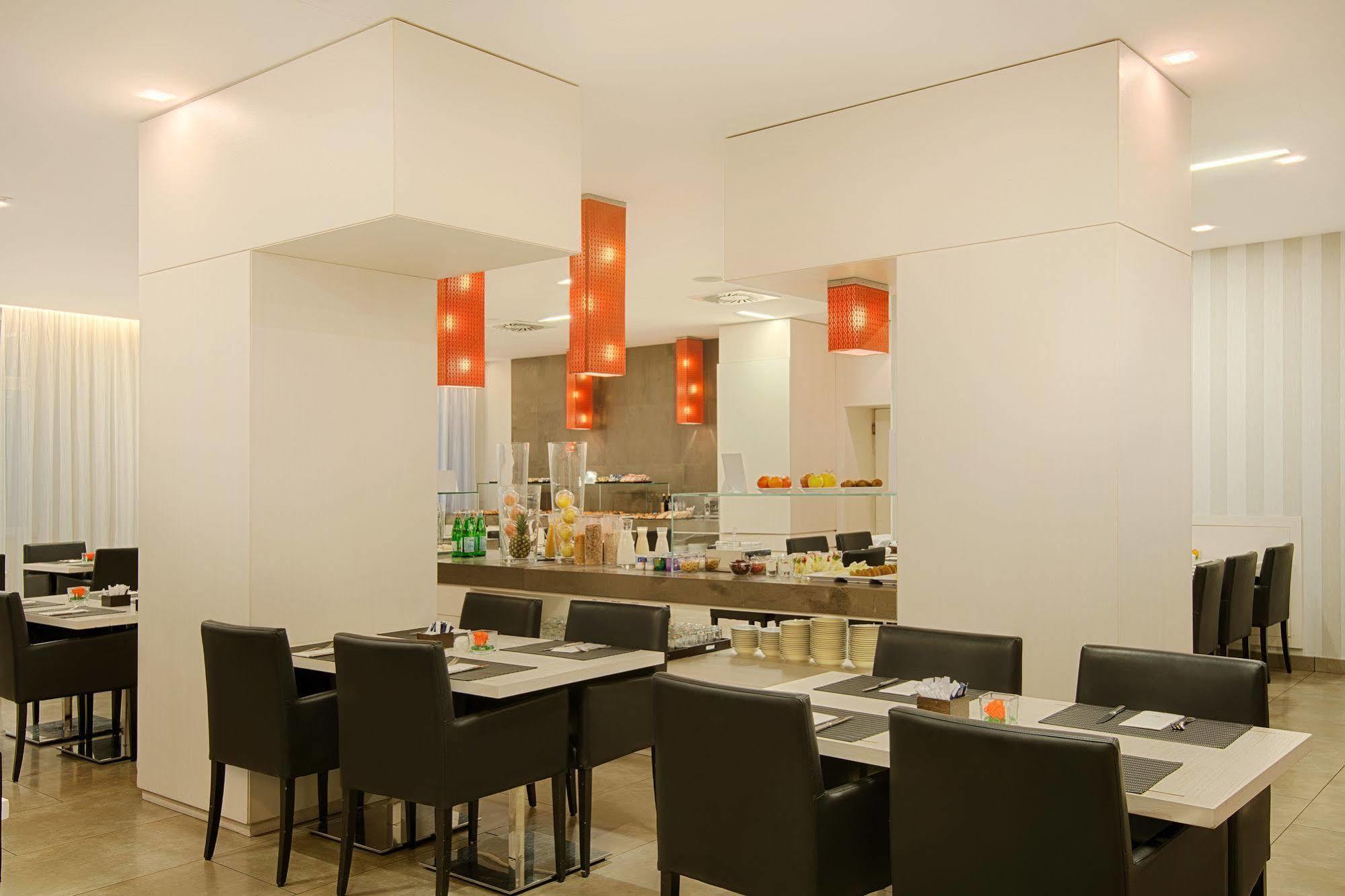 Nh Centro Hotel 4*