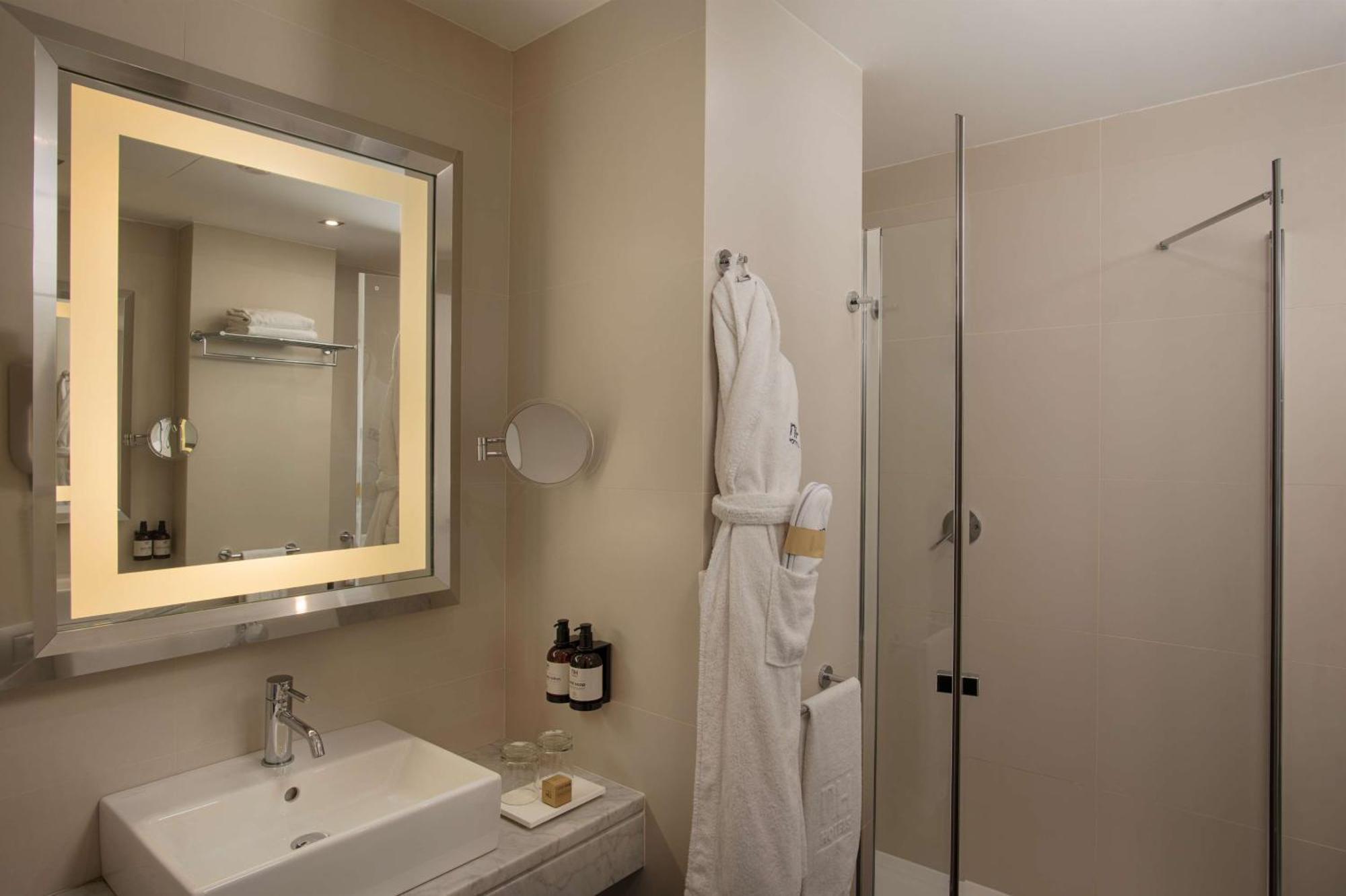 Nh Centro Hotel 4*